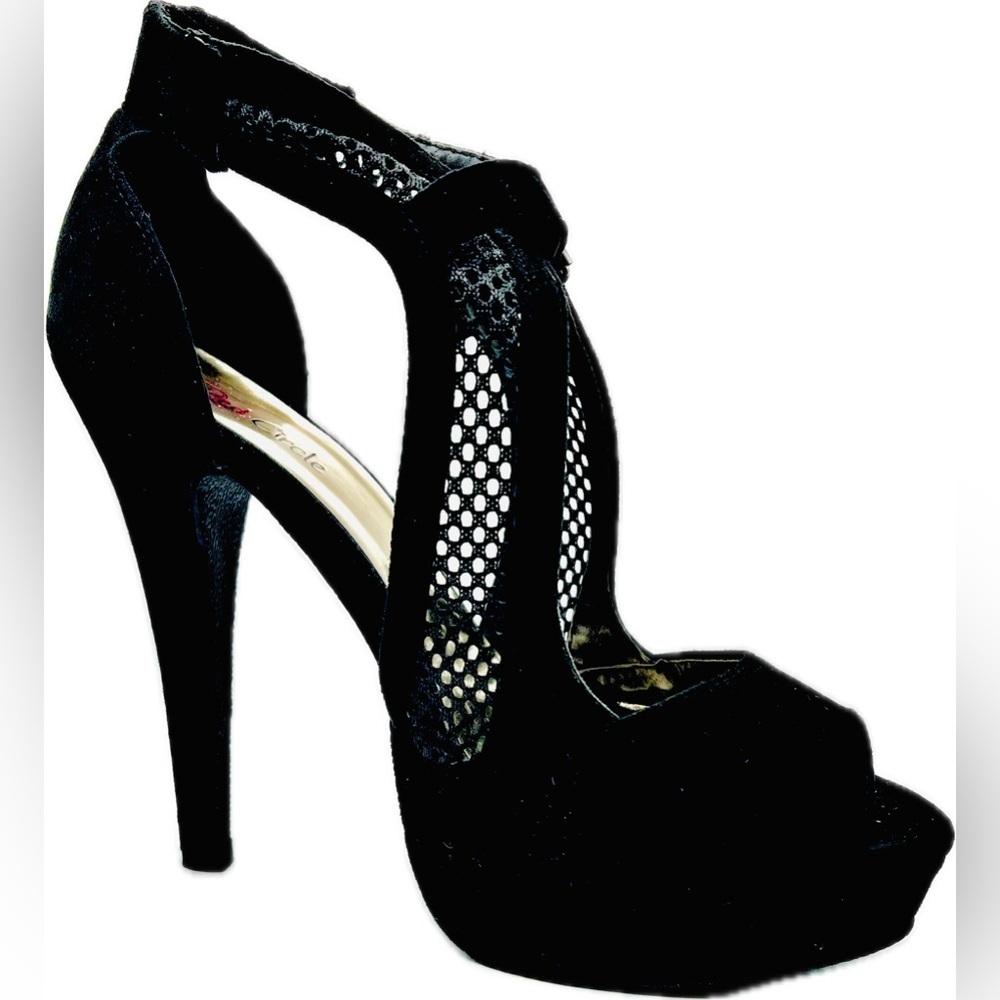 Red Circle Stiletto Heel, Ankle Strap, Buckle Closure, Color Black,‎ Size 7.5